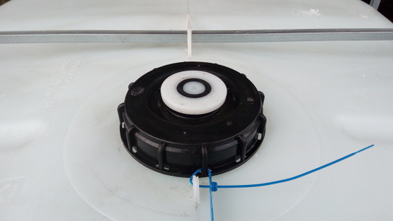 AdBlue 1000l IBC, CDS yhteellä & imuputkella,hanalla ja täyttökorkilla