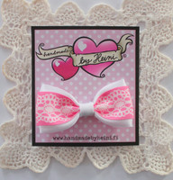 Rusettipinni Pitsi, vaaleanpunainen