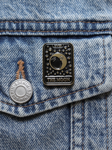 Pinssi - The Moon Tarot card, I