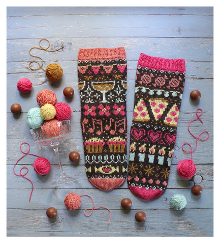 Viikonloppu, neuleohje kirjoneulesukkiin