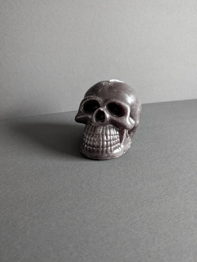 Black beeswax skull candle 