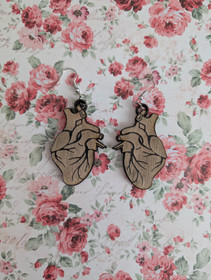 Puiset anatomiset sydän korvakorut