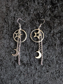 Ketjukorvakorut tähdet ja kuu