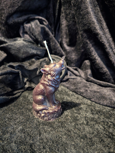 Black beeswax wolf candle 
