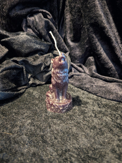 Black beeswax wolf candle 