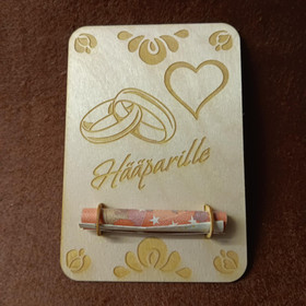 Wooden money card for a wedding couple
