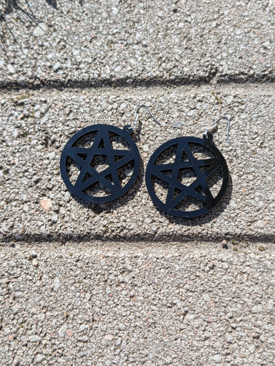 Big black pentagram earrings 