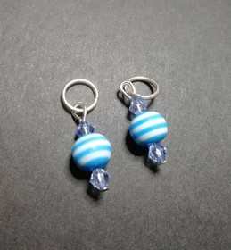 Silmukkamerkit vaaleansininen raidallinen helmi