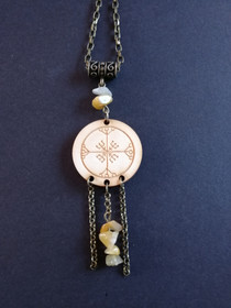 GD riimukaulakoru kellertävillä kivillä