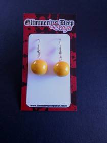 Keltaiset pallokorvakorut