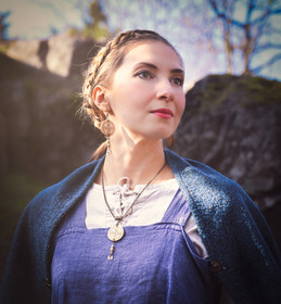 GD viikinkikaulakoru suojelusriimu simpukalla