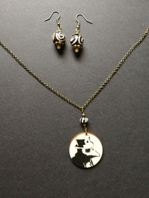 Plaquedoctor set with bone beads