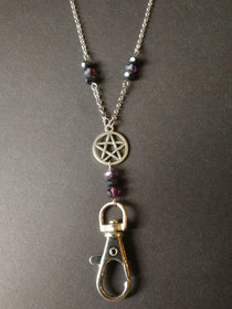 Avainnauha pentagrammi mustaa ja violettia 