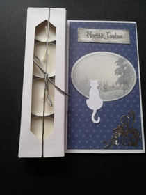 Kynttiläkortti valkoinen kissa ja maisema 