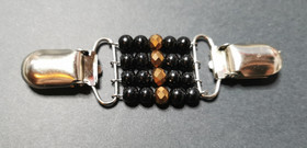 Black and brown sweater clip