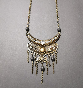 Pronssinvärinen viikinkikaulakoru