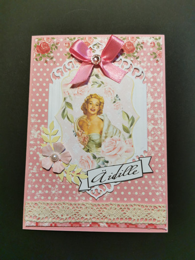 Pinkki pinup kortti äidille 