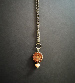 Ruskean oranssi kukkakaulakoru