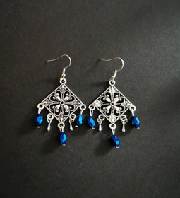 Roikkuvat korvakorut pisaroilla sininen