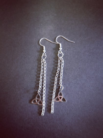 Chain earrings with celtic knot