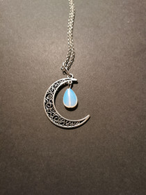 Kuukaulakoru hopean värinen kuukivi