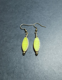 Vihertävät korvakorut