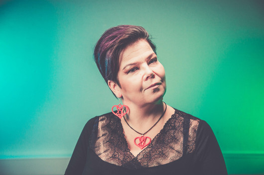 Punainen sydänpentagrammi kaulakoru 