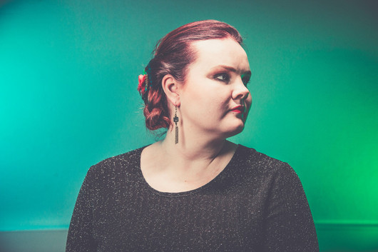 Roikkuvat korvakorut ruskea 