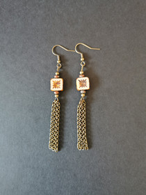 Roikkuvat korvakorut ruskea 