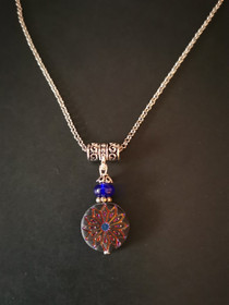 Sinimusta kukka kaulakoru