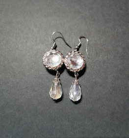  Korvakorut kirkas pisara