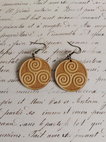 Triskelion korvakorut