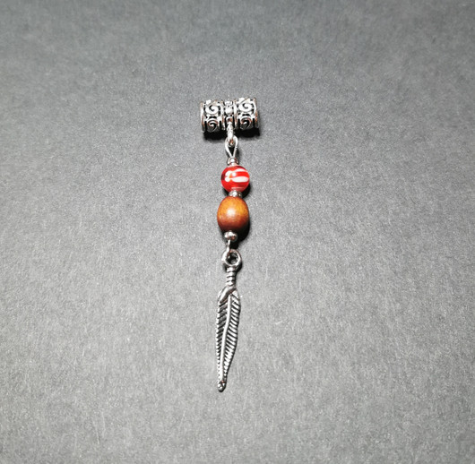 Takkukoru tai rastakoru hopeinen sulka