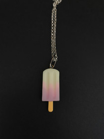 Jäätelö kaulakoru banaani vadelma  