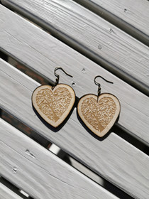 Sydän korvakorut linnuilla