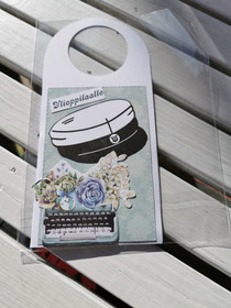 Pulloon laitettava ylioppilaskortti ruusuilla