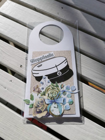 Pulloon laitettava ylioppilaskortti ruusuilla