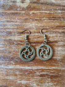 Earrings with gears