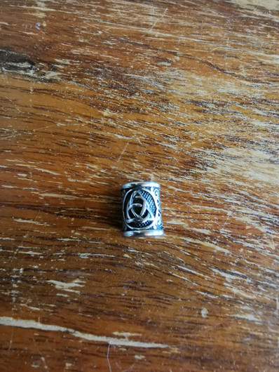 Partakoru tai rastahelmi hopeanvärinen Column with Triple Horn