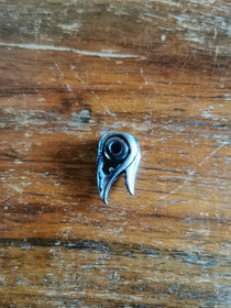 Raven beard bead