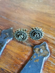 Bronze-colored screw gear cuff-links
