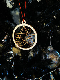 Joulukuusen koriste tai ikkunakoriste Necronomicon