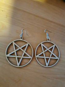 Puiset pentagrammi korvakorut 