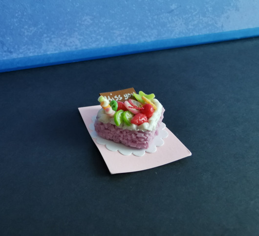 Dollshouse cake