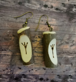 Riimukorvakorut Algiz