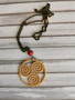 Triskelion kaulakoru