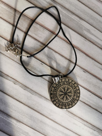 Vegvisir kaulakoru vahanauhalla
