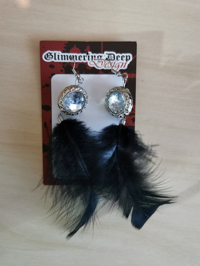 Mustat sulkakorvakorut