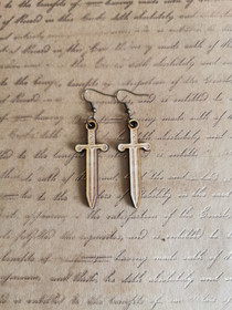 Puiset miekka korvakorut