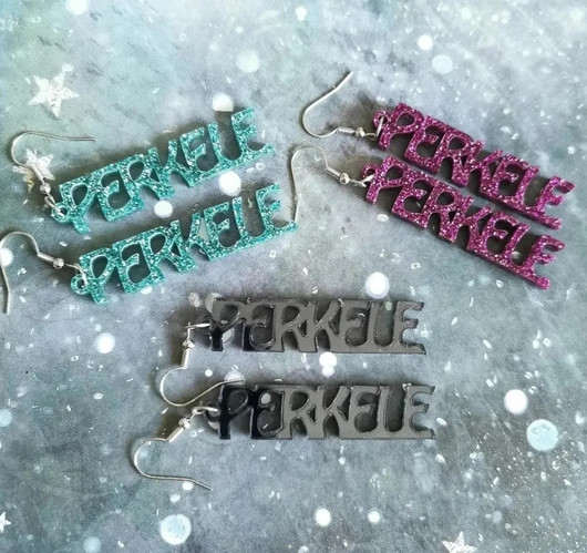 Musta peili Perkele korvakorut 